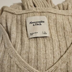 Abercrombie & Fitch Cream Knit V Neck Cropped Sweater
